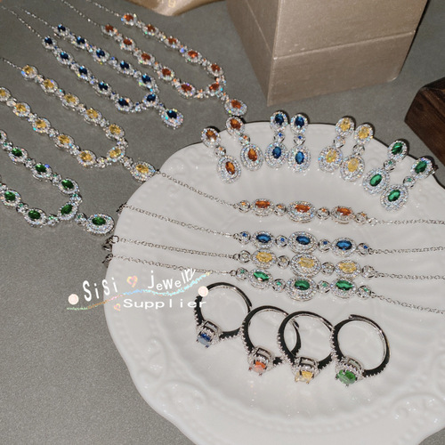 SIsi high-end jewelry set for women, brilliant geometric pendant plated 18K, imitation Algae gold zirconium high-end necklace