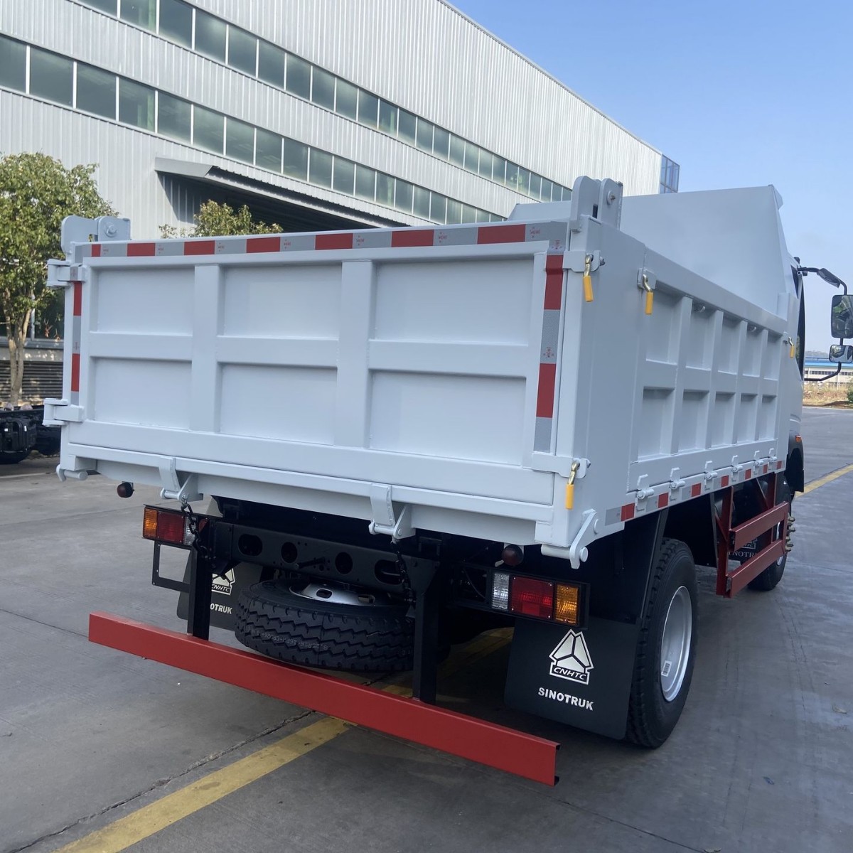 Howo 4x2 dump truck, Sinotruk 4*26-wheel single-axle tipper truck, exclusively for export to Africa, mining transport vehicle