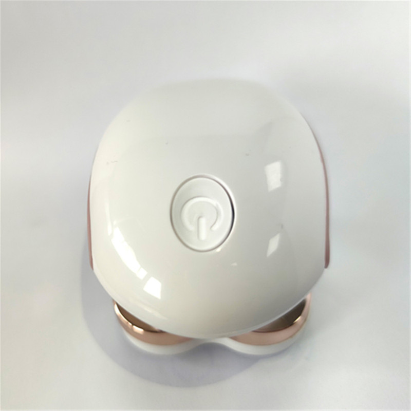 メーカーは新型の4頭の毛剃り器を販売しています。|undefined
