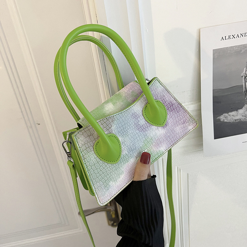 Frau Mittel Pu-Leder Krokodil Klassischer Stil Strassenmode Quadrat Magnetschnalle Umhängetasche display picture 15