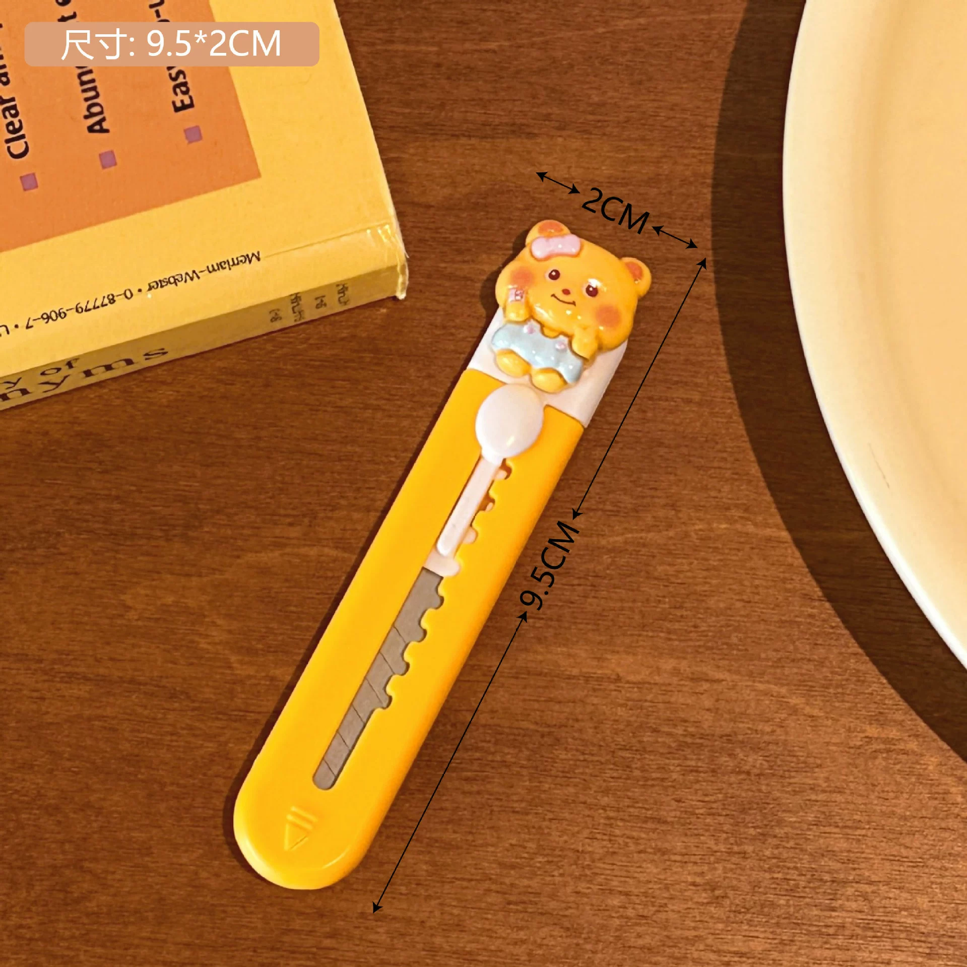 Utility Knife (Mini Wai) Cat-Paw Design, Retractable Blade, Compact 9.2 cm