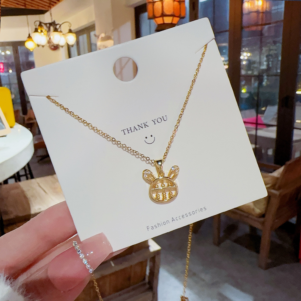 Collar de acero de titanio de estilo coreano, nicho de lujo accesible, colgante de diseño versátil, cadena de clavícula elegante de verano, accesorios que no se decoloran para mujer