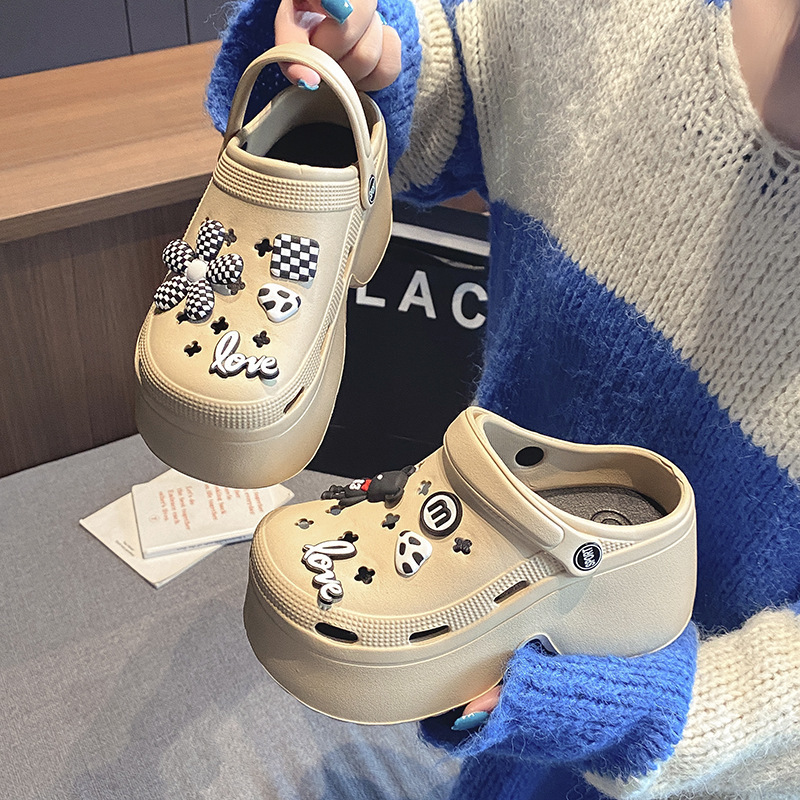 卸売りの新型の厚い底の穴の靴の女性の滑り止めの砂浜は高くなります。|undefined