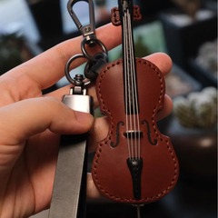 国境を越えた独立駅の新製品バイオリンストラップのキーホルダー装飾プレゼントクリスマスプレゼントバイオリンキーストラップ