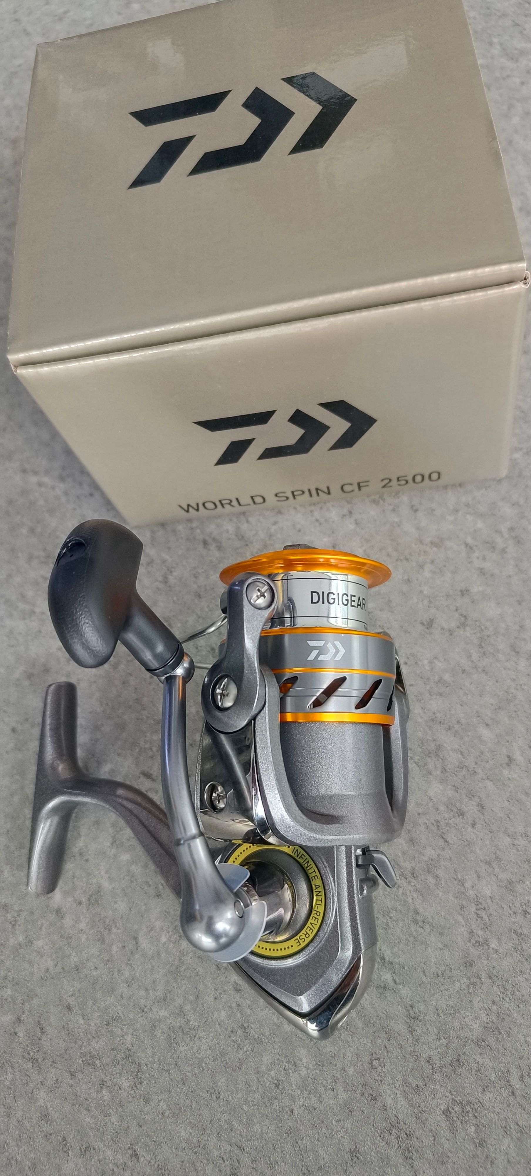 2023 Daiwa World Spin CF Spinning Fishing Reel 3/1BB 5.3:1