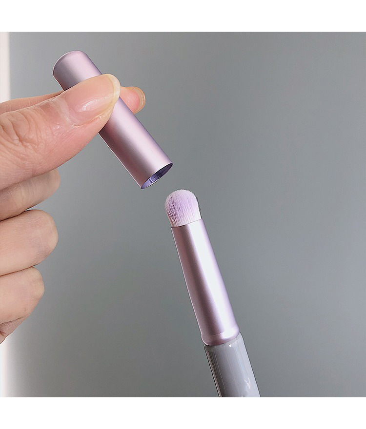 Wholesale of new mini round-head lip brushes with caps, single portable lipsticks, lipstick brushes, smudging brushes and makeup brushes undefined