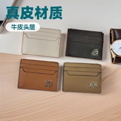 本革の短いカードは小銭入れをします。