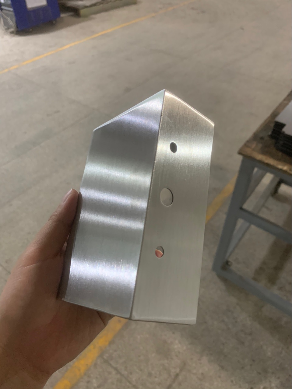 不锈钢钣金加工，不锈钢拉丝表面处理，激光切割焊接，机箱机柜