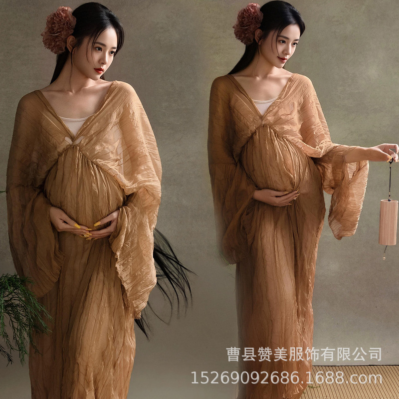 New maternity photoshoot outfits for photo studios: French-style, elegant dresses for pregnant women, perfect for indoor photoshoots and capturing the beauty of pregnancy New maternity photoshoot outfits for photo studios: French-style, elegant dresses for pregnant women, perfect for indoor photoshoots and capturing the beauty of pregnancy