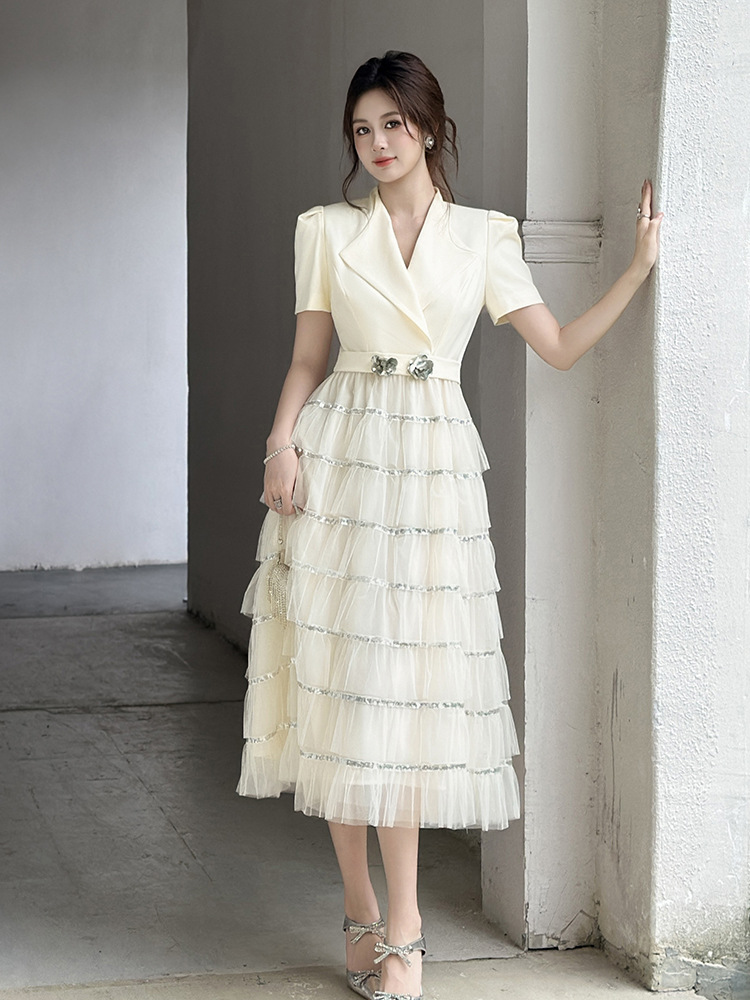 Đầm xòe eo thanh lịch cổ vest tay ngắn kiểu Pháp — màu trắng mơ