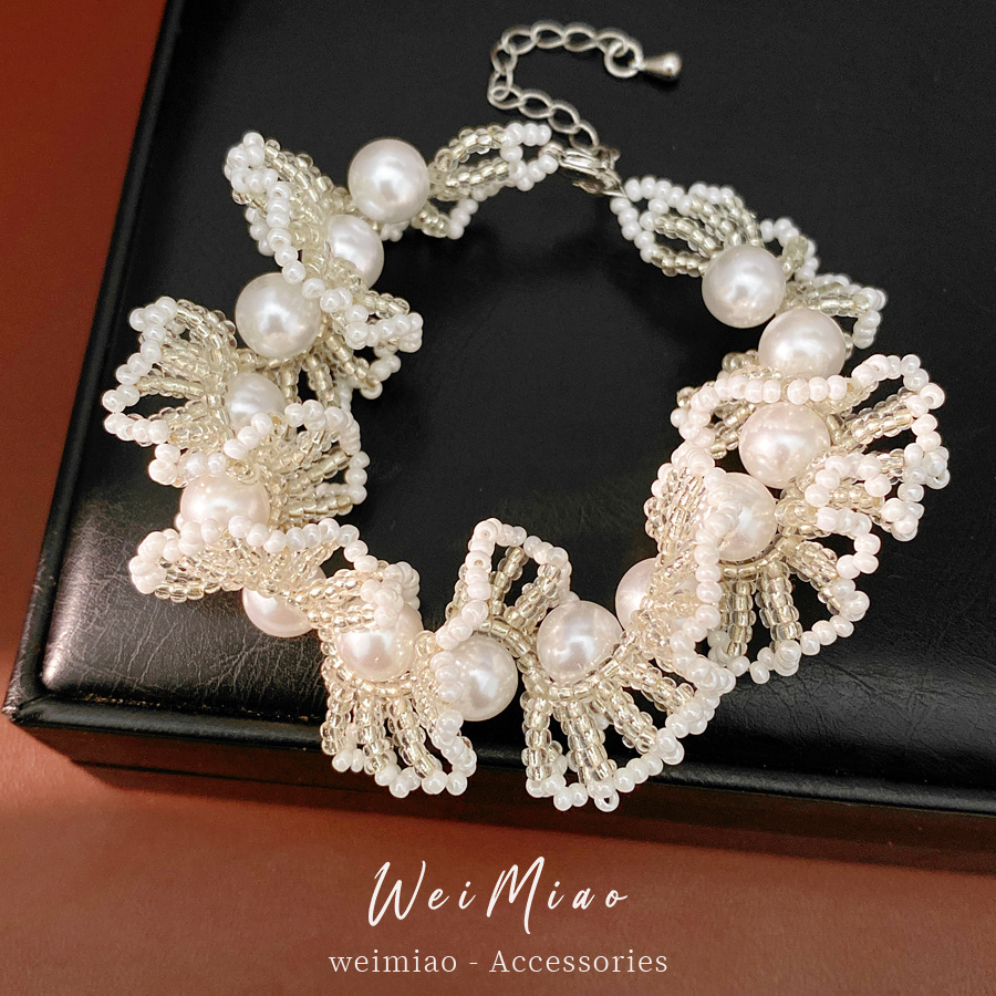 Collar de perlas de encaje redondo lujo ligero nicho collar de perlas estilo retrógrado conjunto de joyería al por mayor