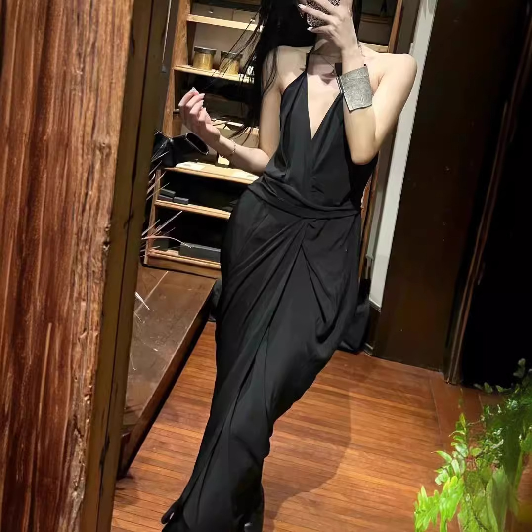 丝质褶饰挂脖露背中长连衣裙2024春夏