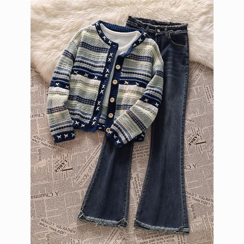 韩系时髦套装复古慵懒风软糯撞色毛衣针织外套女微喇牛仔裤三件套