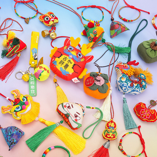 Handmade silk thread bracelets with five-colored strings, fragrant sachets, auspicious cloud red ropes, peace locks, and woven hand ropes, small commodity for the Dragon Boat Festival