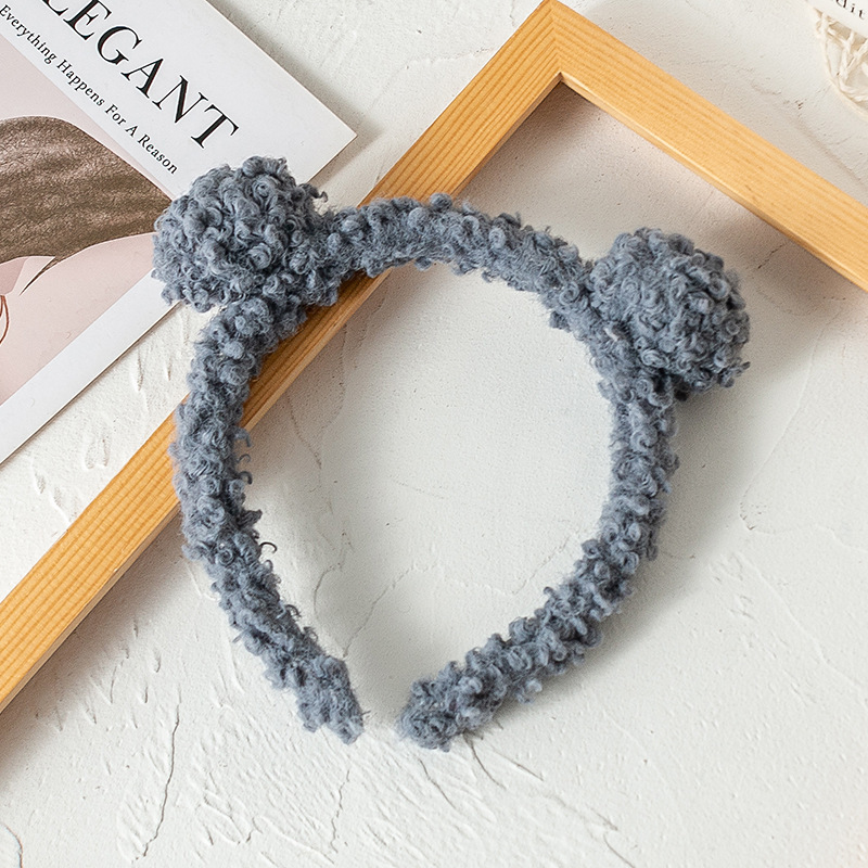 [Pequeña venta al por mayor] 2022 nueva cinta de bola de oso de peluche antideslizante de lavado de cara de lana de cordero de color caramelo