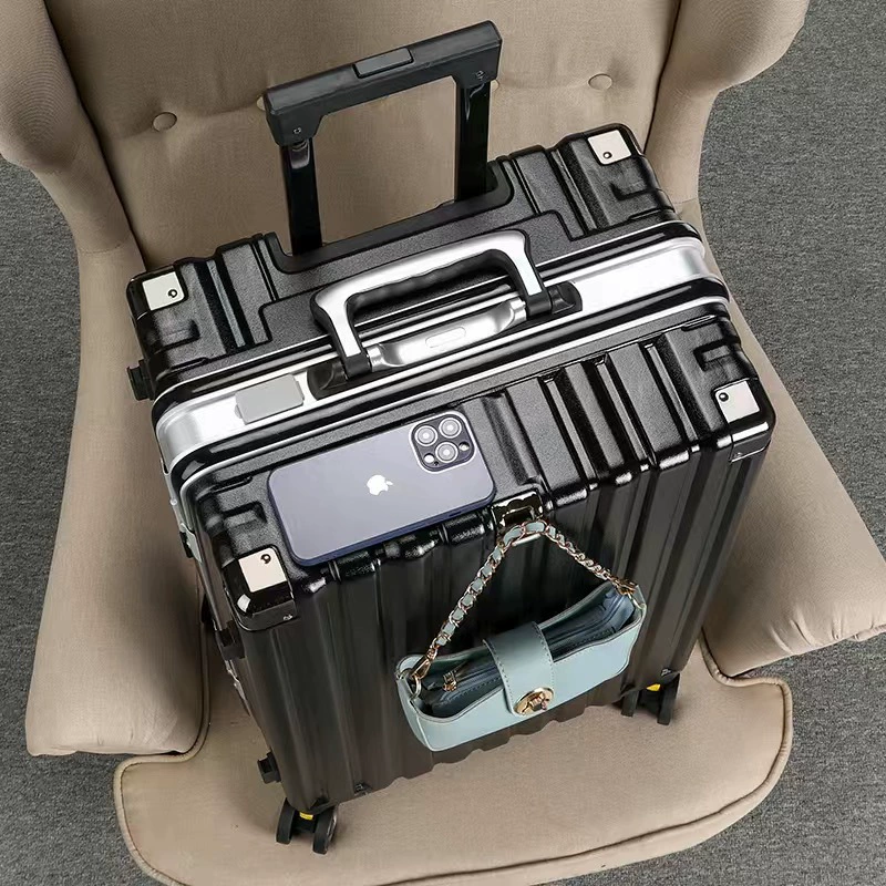 Suitcase universal, hardshell 20–28 in, wheels, explosion‑proof zipper and USB option