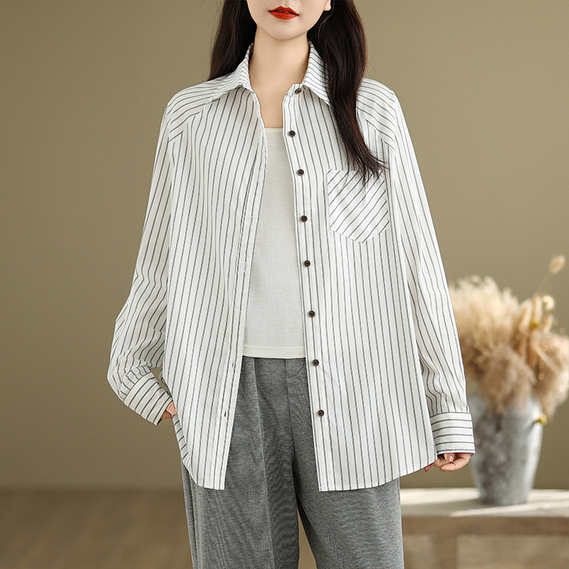 White autumn shirt for leisure