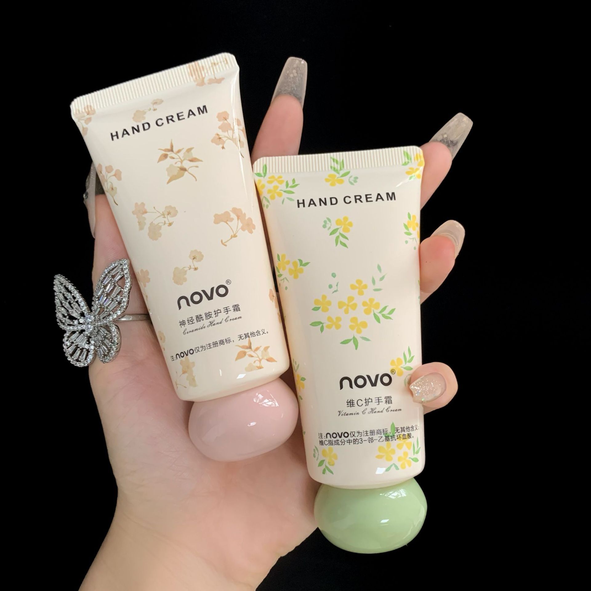 NOVO hand cream is naturally moisturizing, hydrating and hydrating. It is refreshing and non-greasy in autumn and winter. It is small, portable and affordable for students undefined
