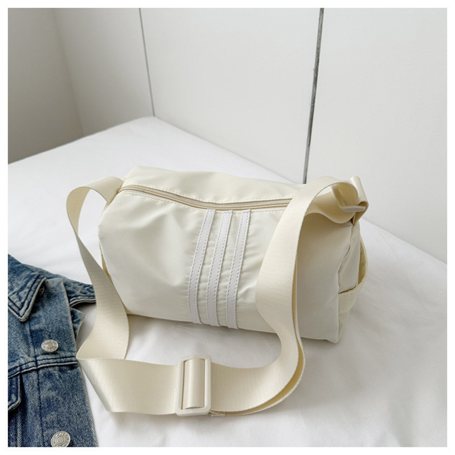 2025 primavera y verano estilo caliente moda casual niños dulces bolsa de gelatina mini bolso de mensajero de un solo hombro variedad al por mayor