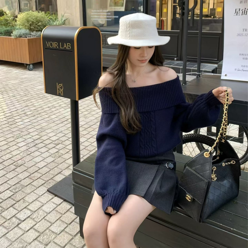 2026 Autumn New Pure Desire Style Cable Knit Long Sleeve Sweater for Women with Off-Shoulder Design, Elegant and Slimming Top