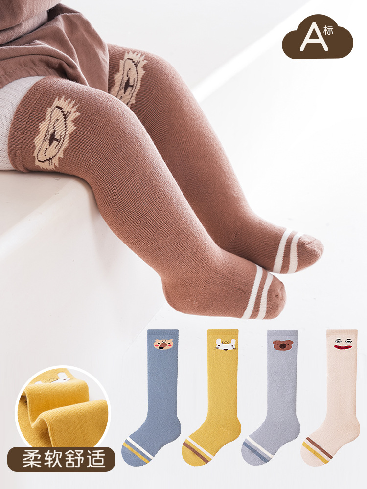 Calcetines de rizo para niños Otoño/Invierno 2026, calcetines gruesos y cálidos para bebés, calcetines largos hasta la rodilla con dibujos animados, calcetines sueltos para bebés al por mayor.
