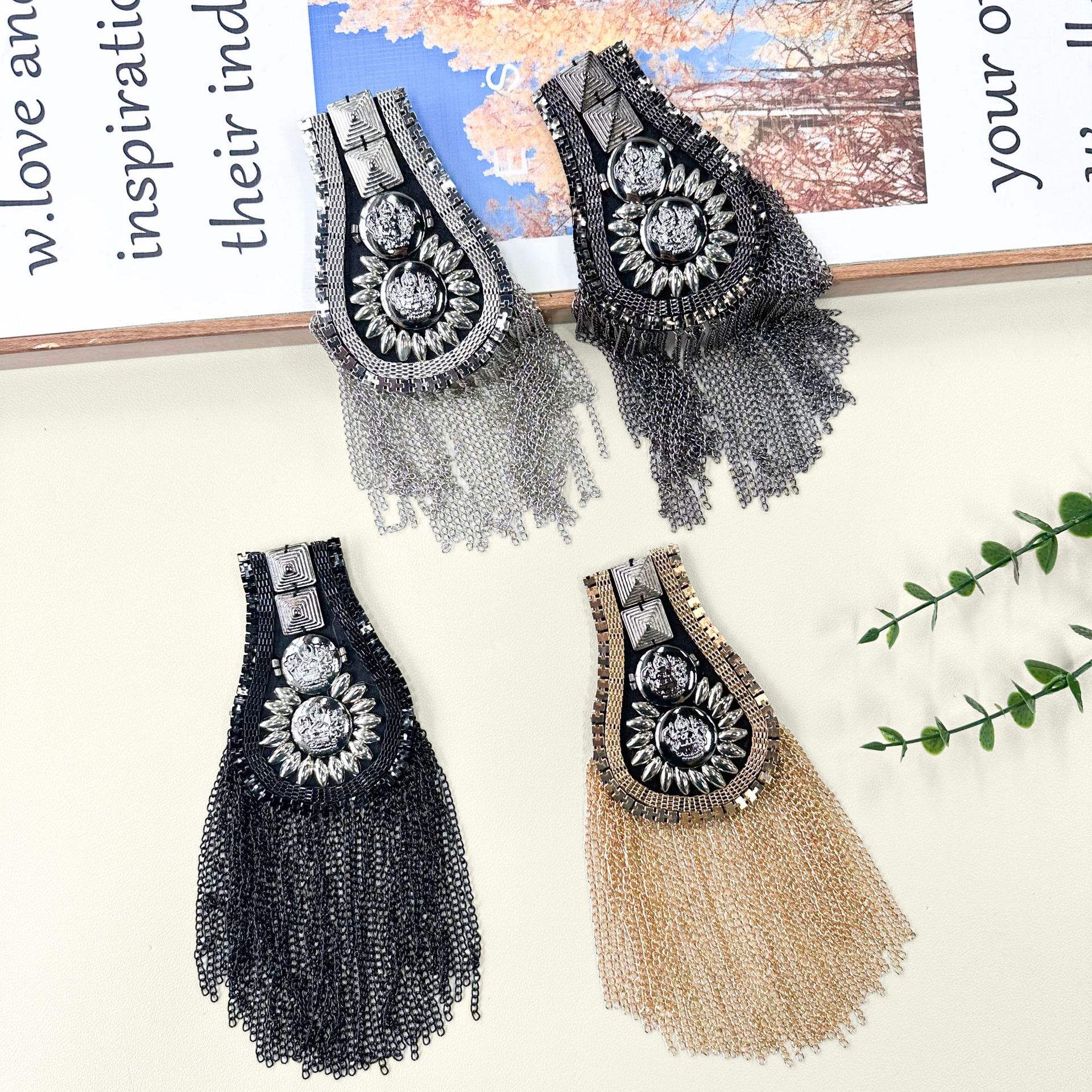 Europa y Estados Unidos mano de clavos de metal bordilla punk insignia trajes retro vestidos decoración para niños desfile accesorios de hombro