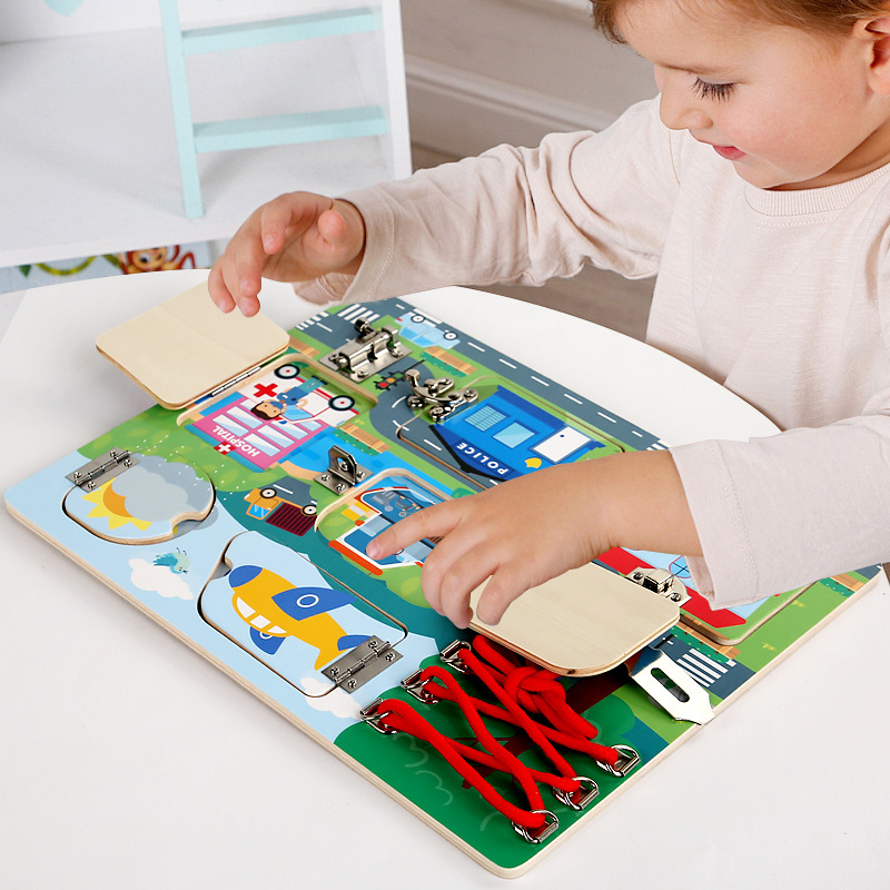 CE niños transfronterizos Montessori osito ocupado accesorios de tablero madera Montessori desbloqueo de pared juguetes educativos de educación temprana