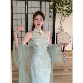 新中式国风清冷感绿色改良旗袍性感风情万种绝美挂脖连衣裙女夏季