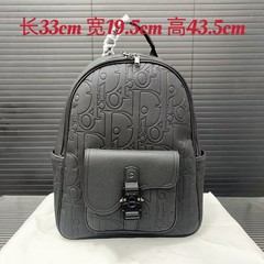 男性用の黒い柔らかい粒の小さい牛革のファッションのサドルのリュックサックの高品質の図