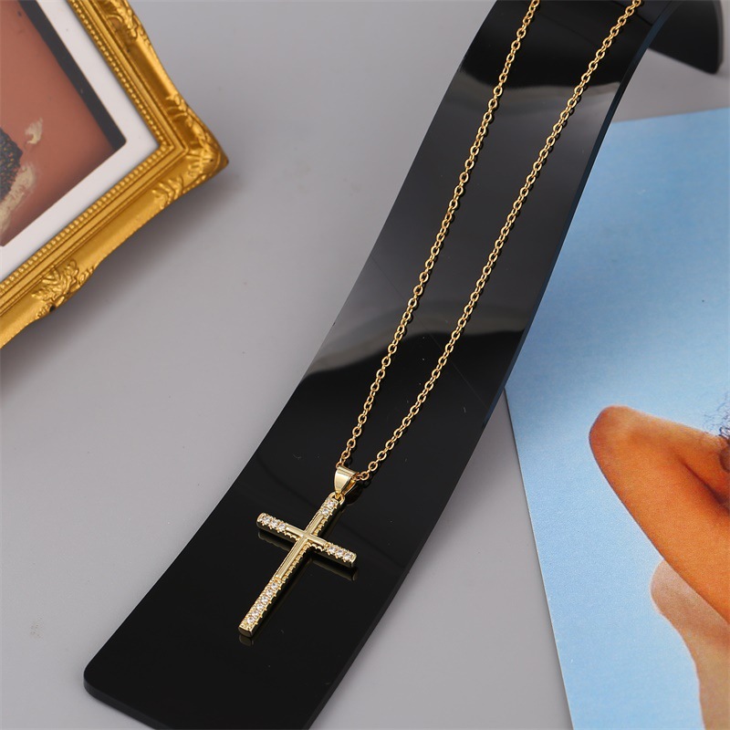 Simple Copper Inlaid Zirconium Cross Necklace Wholesale Nihaojewelry display picture 5