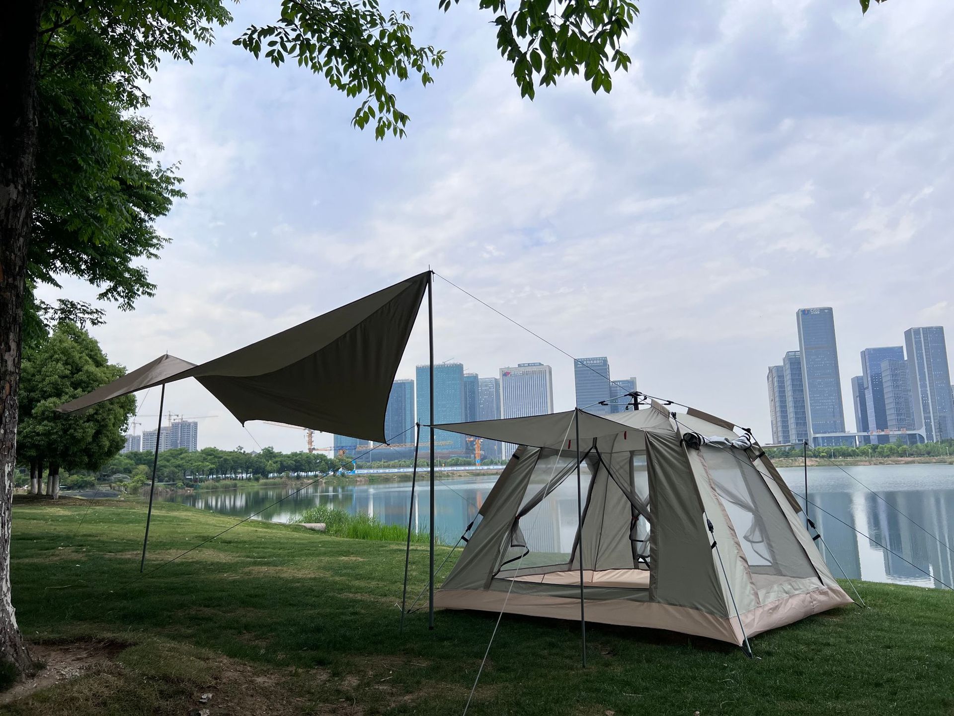 Tienda al aire libre de cuatro lados fábrica directa familia ultra-ligero automático de apertura rápida tienda al aire libre playa tienda de campaña