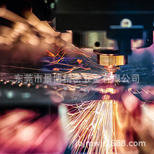 �S�Ҵ����߾���CCD��λ�����и�ӹ�