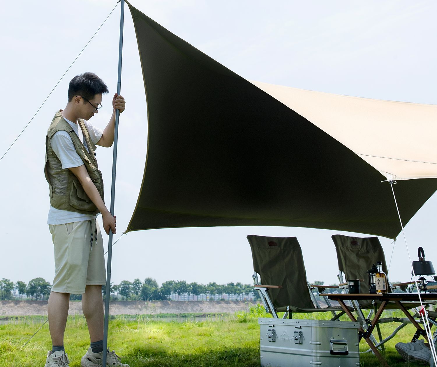 Mountain Guest's New Titanium Black Plastic Canopy Camping Style Outdoor Portable Outdoor Canopy Is Wind-Proof, Rain-Proof and Uv-Proof