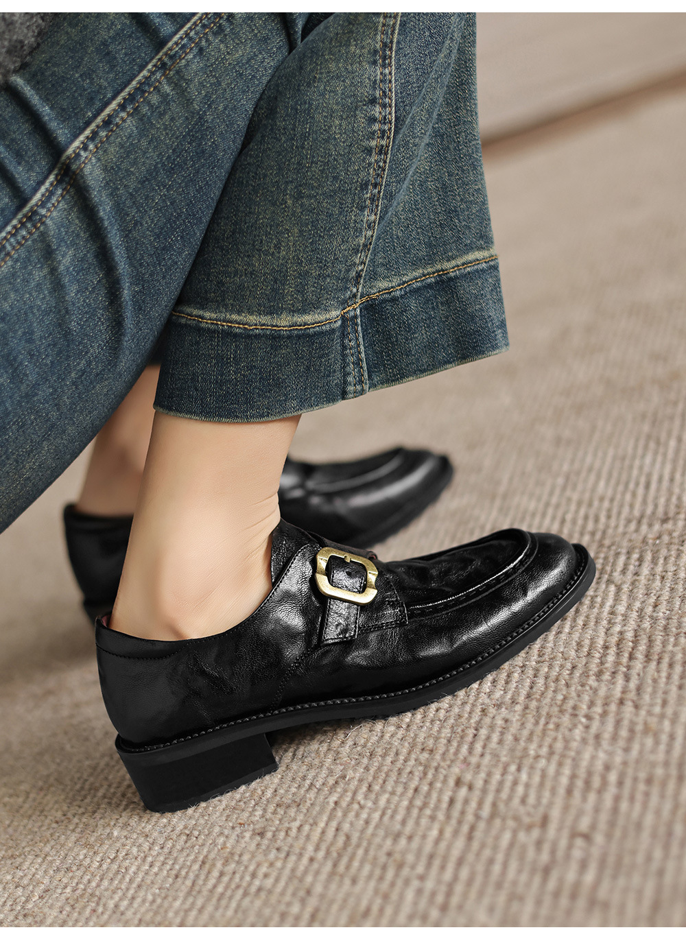 Giày loafer nữ phong cách Anh quai khóa, gót vuông thấp, mũi sâu, da bò — màu nâu chi tiết 8
