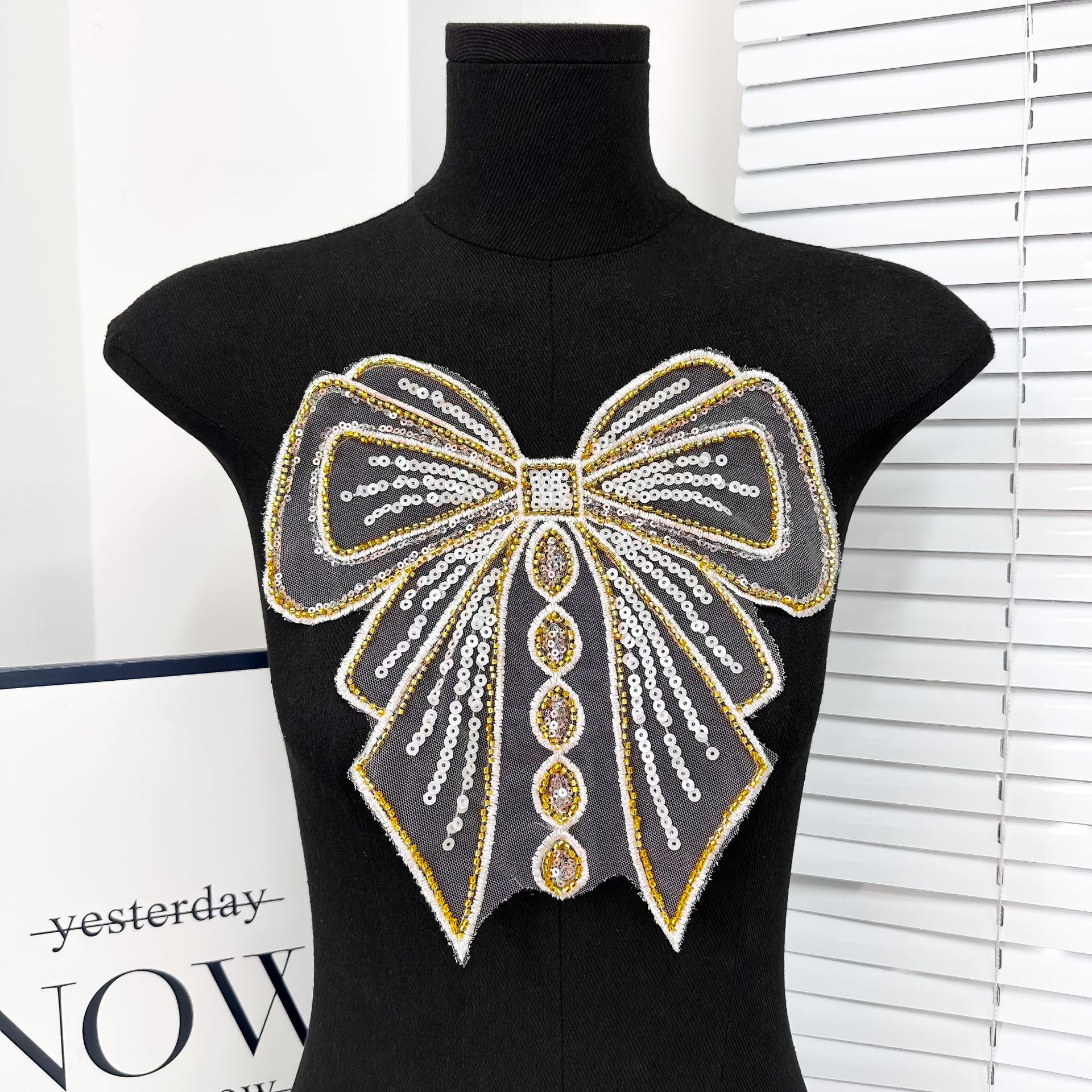 Nuevo arco de encaje de Phnom Penh bordado sequilla ropa vestido zapatos sombreros bolsos accesorios flores decorativas