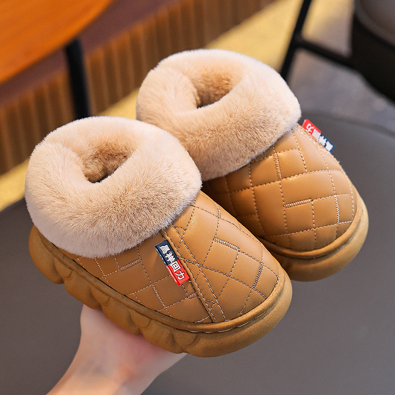 Otoño y invierno zapatillas de algodón para niños, niños y niñas, calentamiento de lana PU impermeable en el hogar para niños mayores, zapatos de talón de algodón