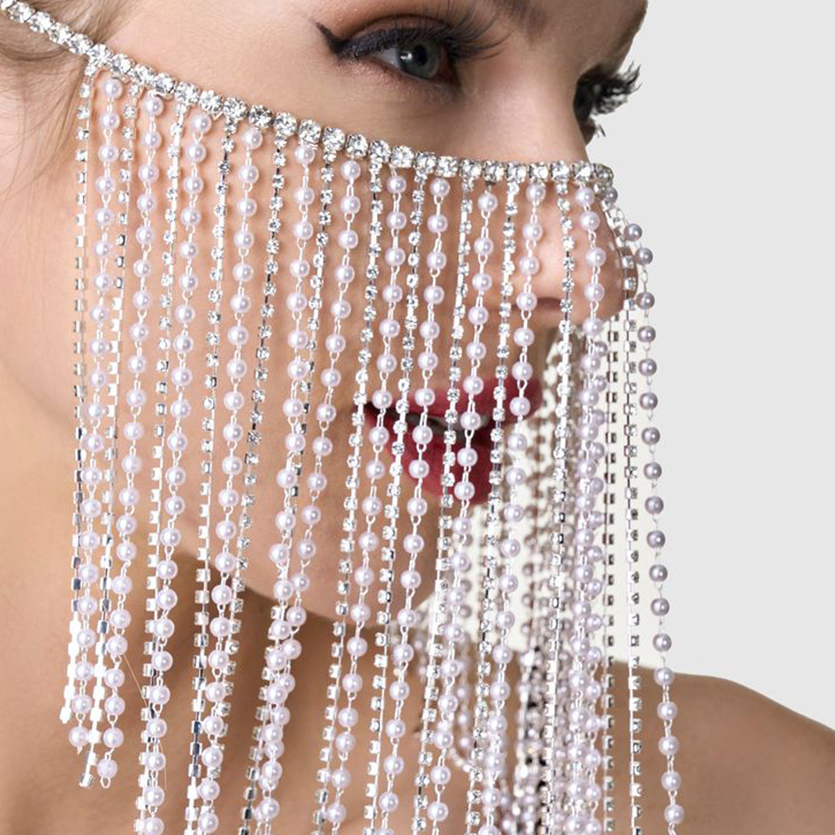 Europa y los Estados Unidos nuevas máscaras de perlas con bordillos temperamento máscara de diamante completo accesorios de espectáculo de banquete máscara femenina