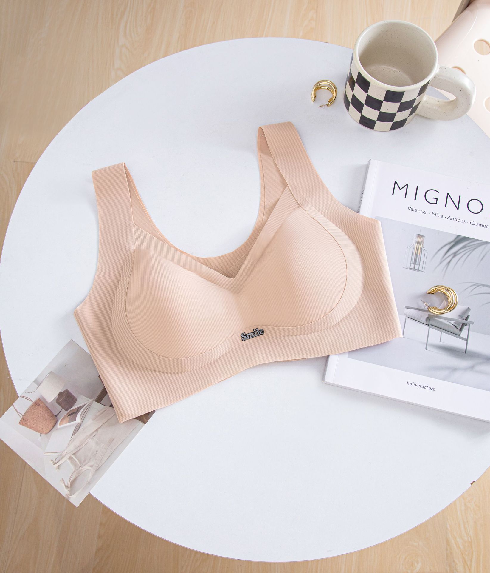 Venta directa de fábrica Comercio electrónico transfronterizo Sudeste de Asia Vietnam Tailandia Mujeres sin costuras Sujetador de texto cómodo y transpirable