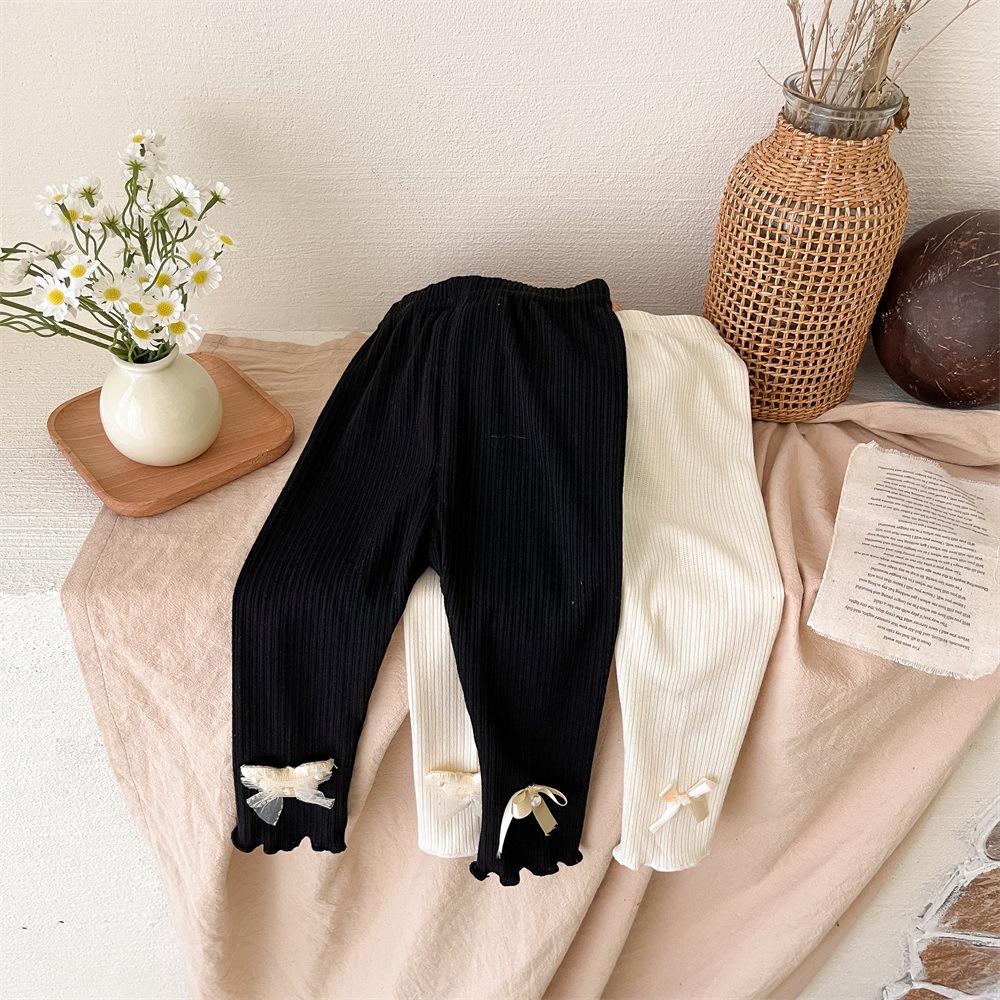 Leggings para niñas Primavera y otoño 2024 Spring Bowknot Versión coreana de pantalones delgados elásticos de color sólido Leggings para bebés