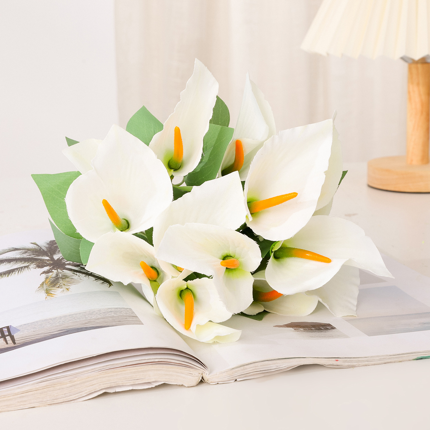 Ramo de calas artificiales de tallos múltiples Flores de seda Arreglos florales artificiales Flores decorativas para el salón de casa Accesorios para fotografía