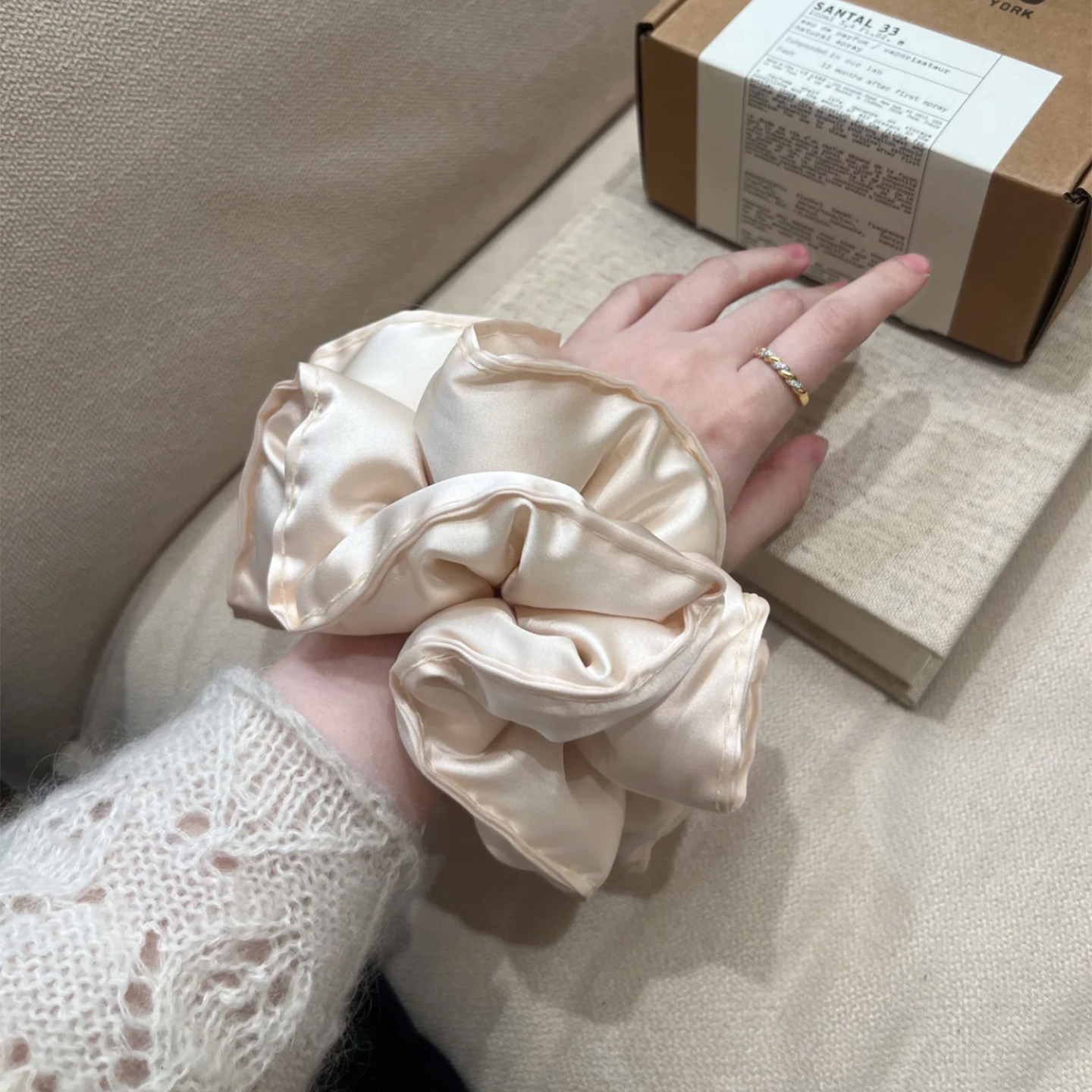 Slim Waist! Satin-Filled Pillow Hair Tie, Versatile Bun Hair Accessory for Women, Elegant Hair Tie Headband