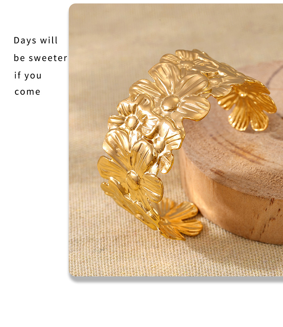 Square Sugar French Fashionable Exquisite Retro Pattern Wide Open Bracelet Titanium Steel Material Bracelet_voghion.com