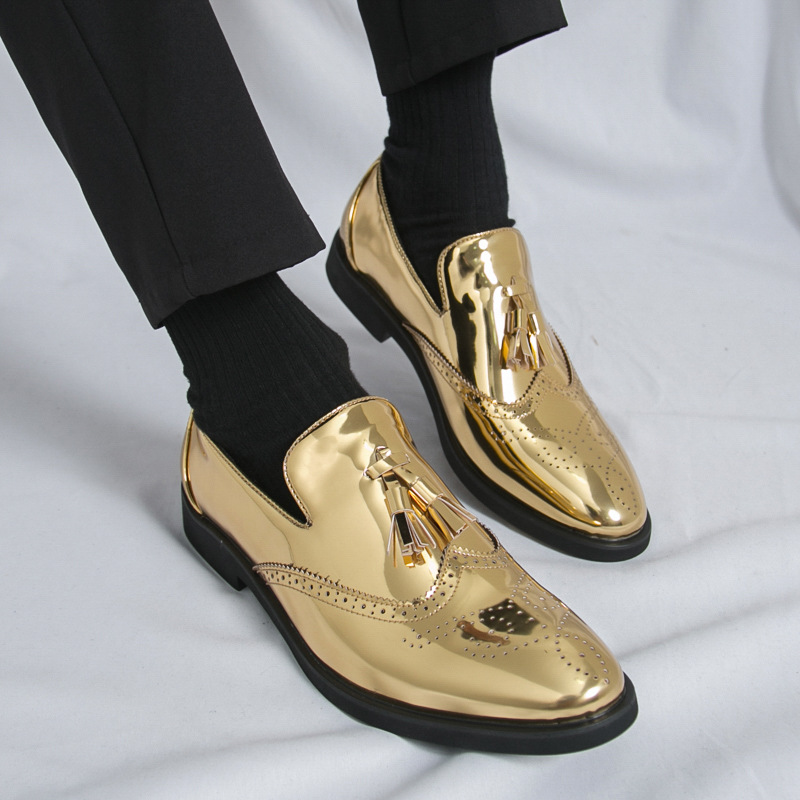 Zapatos de hombre grandes nuevos zapatos de cuero brillantes de moda de hombre zapatos de cuero casuales de moda tallados zapatos de cuero de martillo