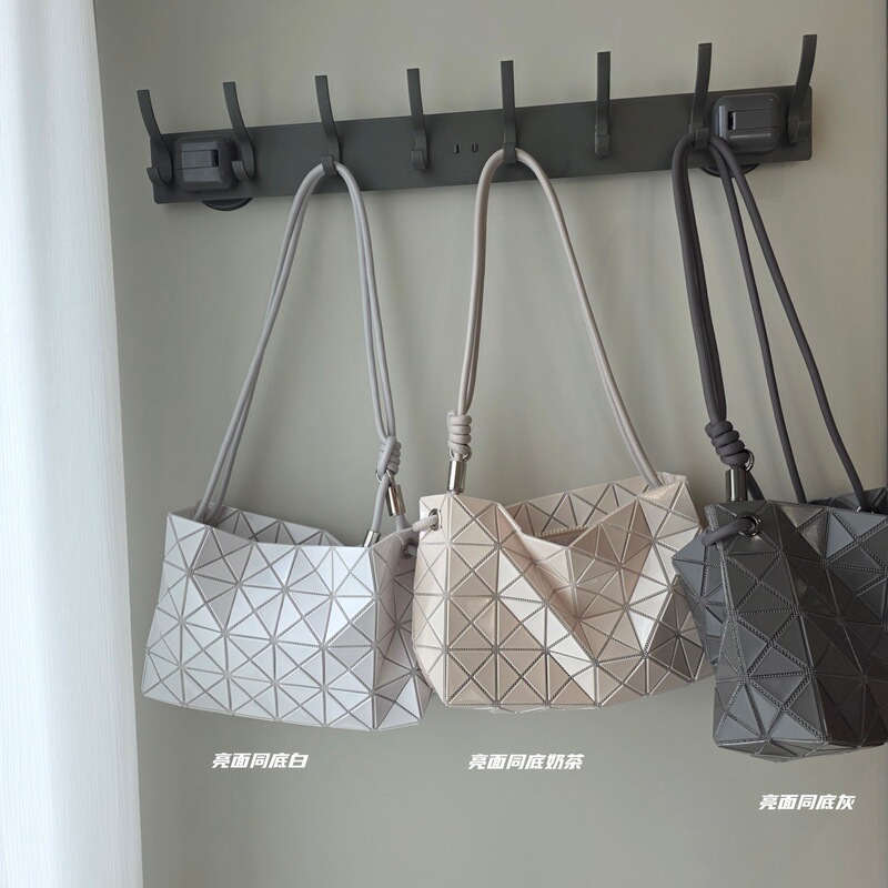 2026 new Japanese original April new tofu bag with the same base and color, hand-held, shoulder, crossbody, and underarm bag for women