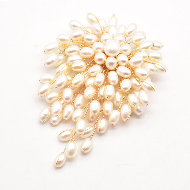 Natural perla broche nicho de alto grado estilo étnico tejido perla broche europeo y americano retro hecho a mano temperamento ramillete