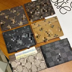メーカーの現物は直接にカードをひっくり返してカードを入れてカードを入れます。