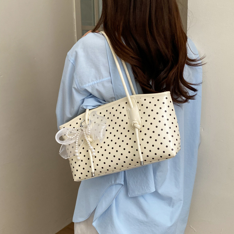 Nicho japonés coreano estilo brazalete bolsas de mano 2026 nueva primavera ocio estilo extranjero de viaje diario punto de onda bolsa de hombro moda