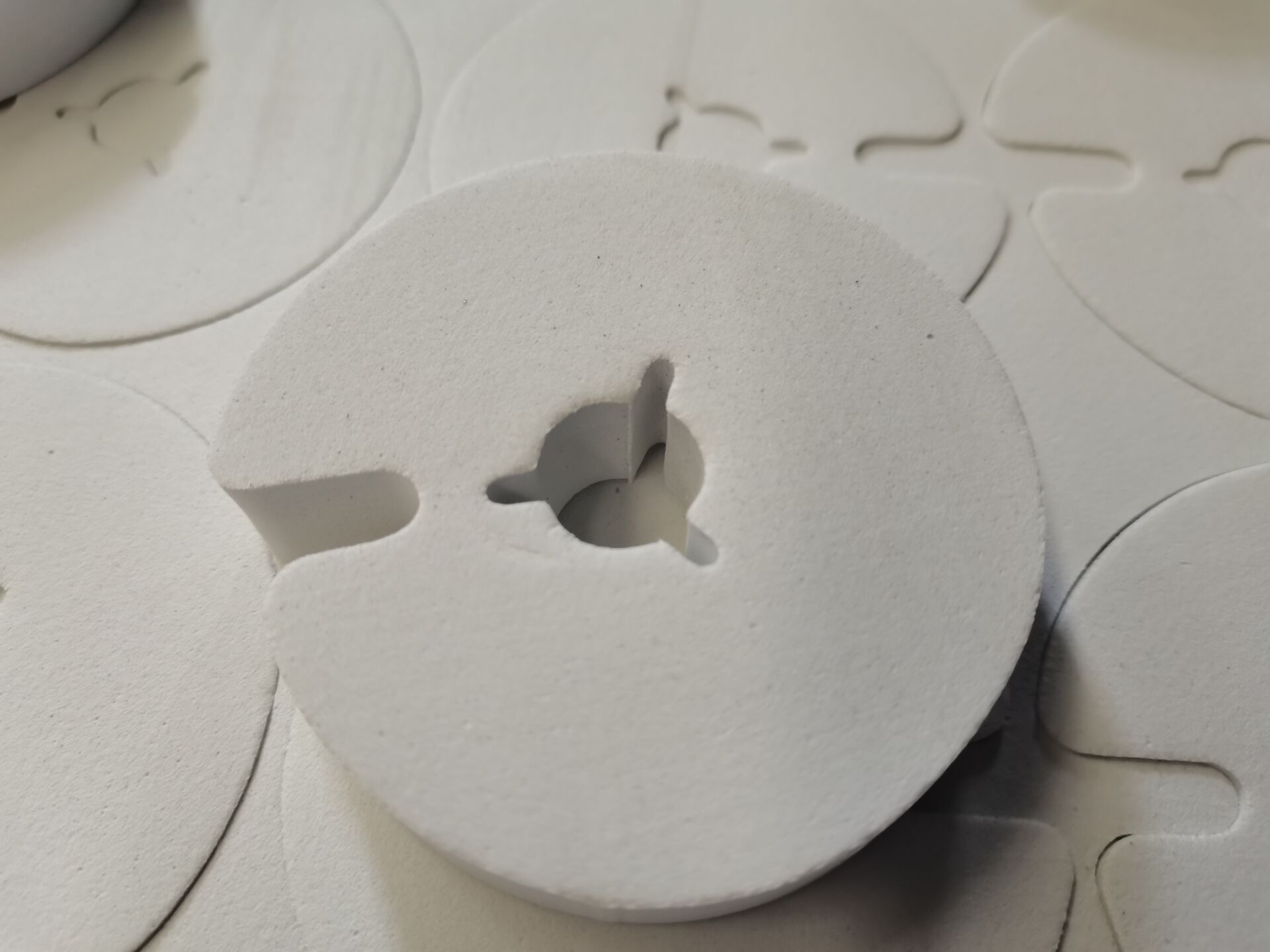 厂家供应白色电子厂缓冲垫片泡沫/白色硬泡沫垫片