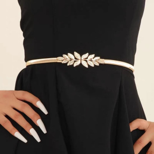 �W���r�н��ُ����ɾo��ɫ���~����Ů���b�����ȹ������B��ȹ