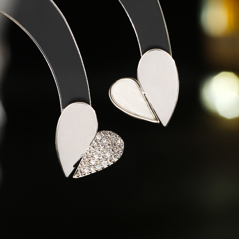 С䵭βԳƶŮԼƸаĶ